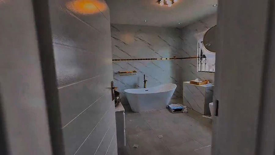 Main bathroom with free-standing bath