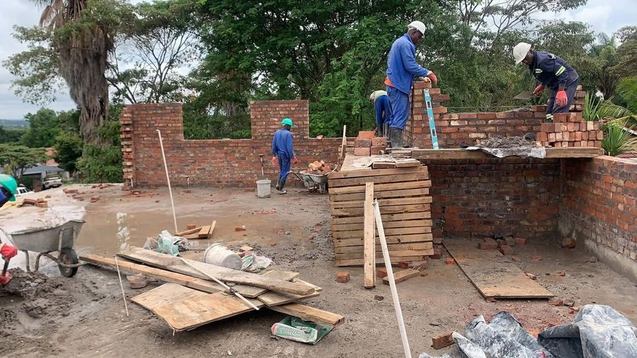 Upper-floor bricklaying